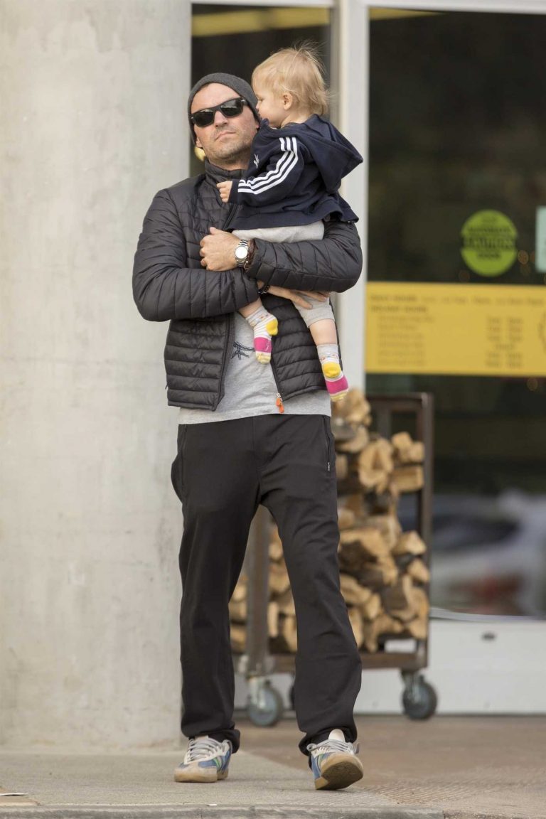 Brian Austin Green Goes Shopping at an Organic Grocery Store in Los Angeles 12/23/2017-1