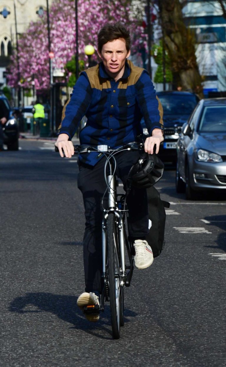 Eddie Redmayne in a White Sneakers