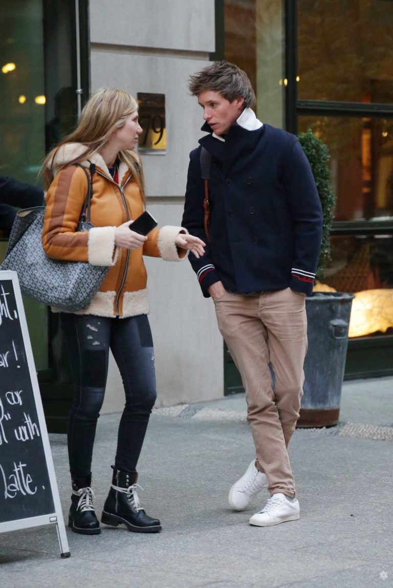 Eddie Redmayne in a White Sneakers