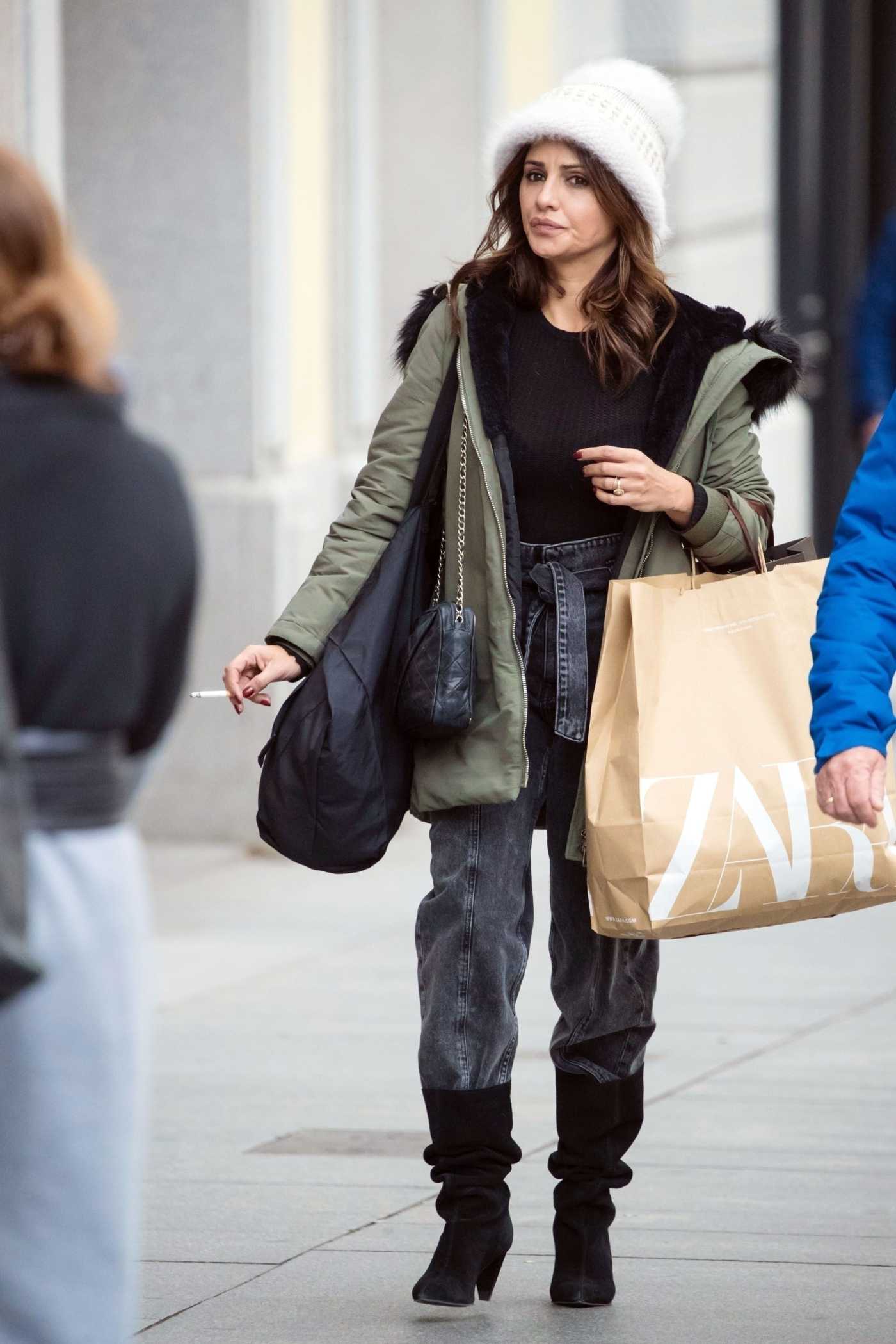Monica Cruz in a White Knit Hat Goes Shopping in Madrid 11/20/2019