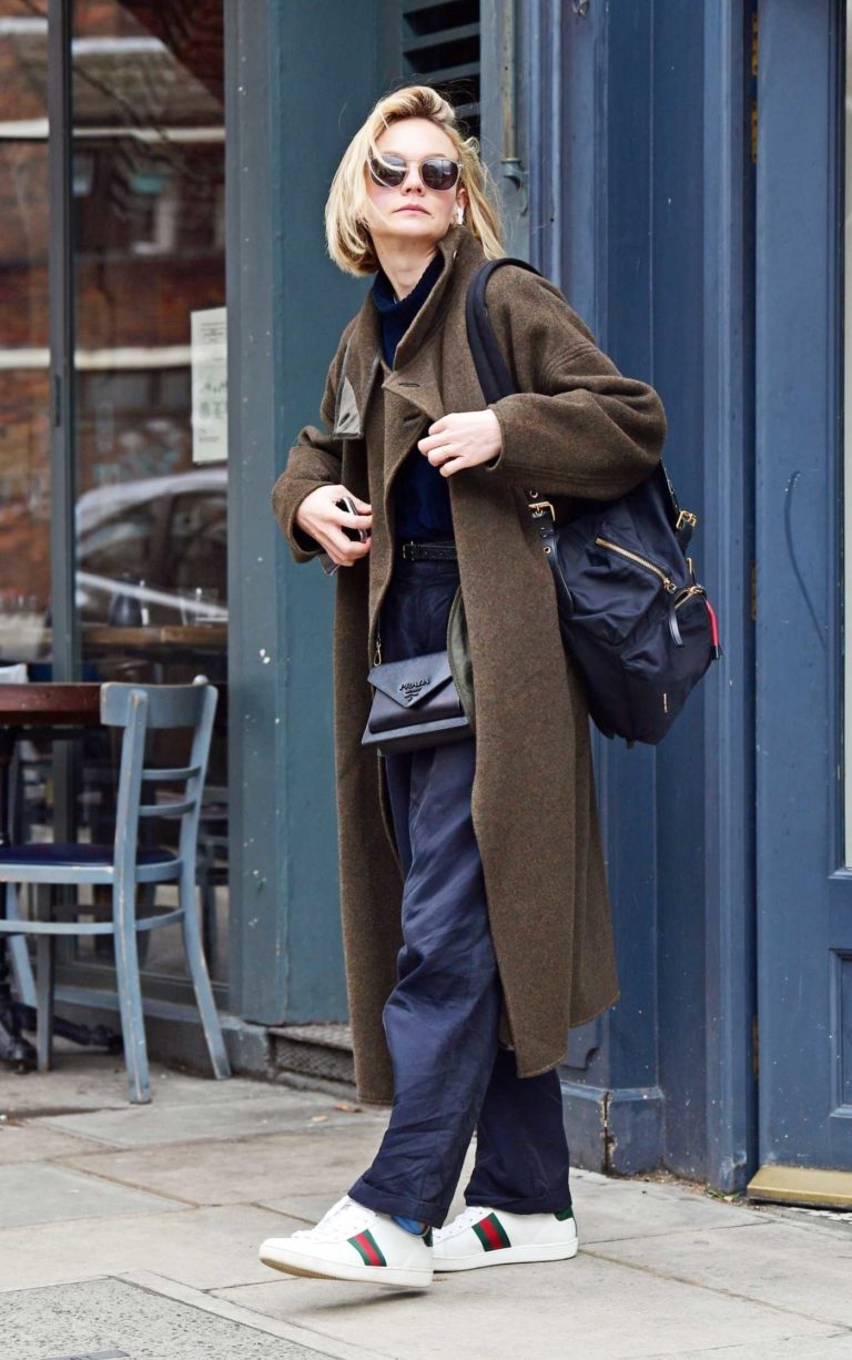 Carey Mulligan in a White Gucci Sneakers