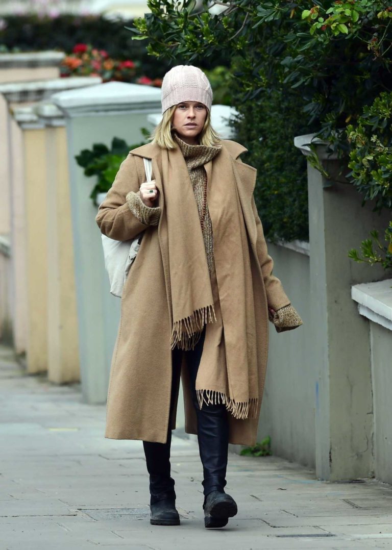 Alice Eve in a Pink Knit Hat