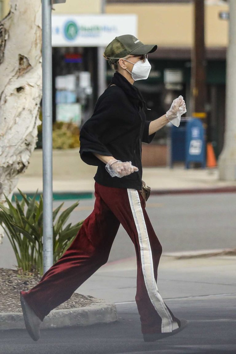 Anna Faris in a Protective Mask