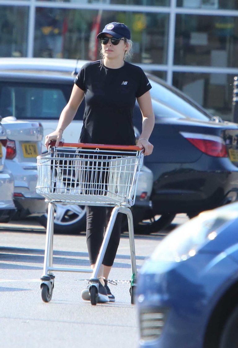 Jodie Comer in a Black Tee