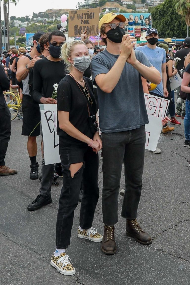 Maika Monroe in a Black Tee