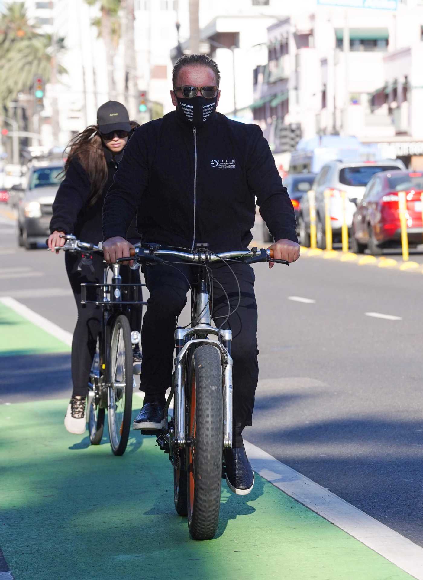 Arnold Schwarzenegger in a Black Outfit Does a Bike Ride in Los Angeles 12/01/2020