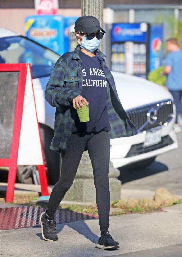 Nicole Richie in a Black Cap