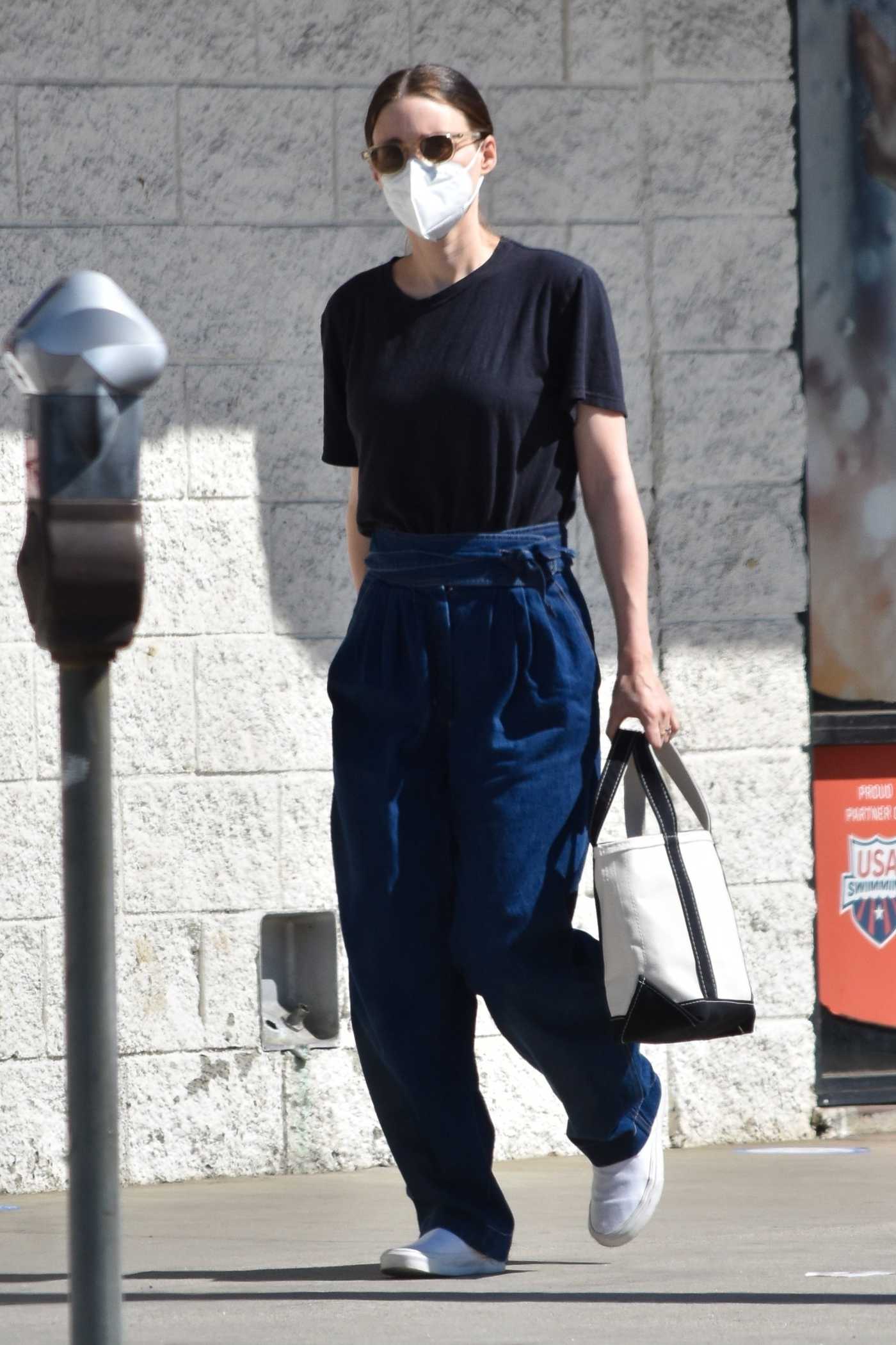 Rooney Mara in a Black Tee Goes on a Solo Shopping Trip in Studio City 02/24/2021