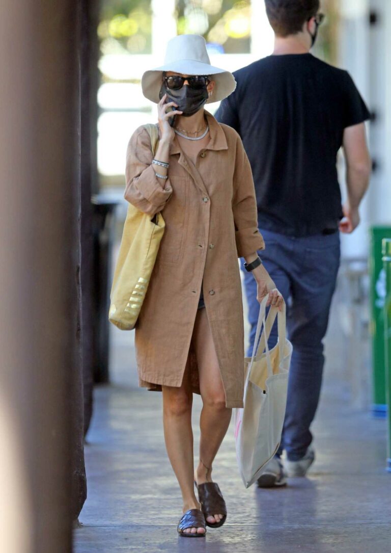 Nicole Richie in a White Hat