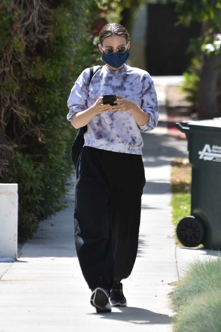 Rooney Mara in a Black Sweatpants