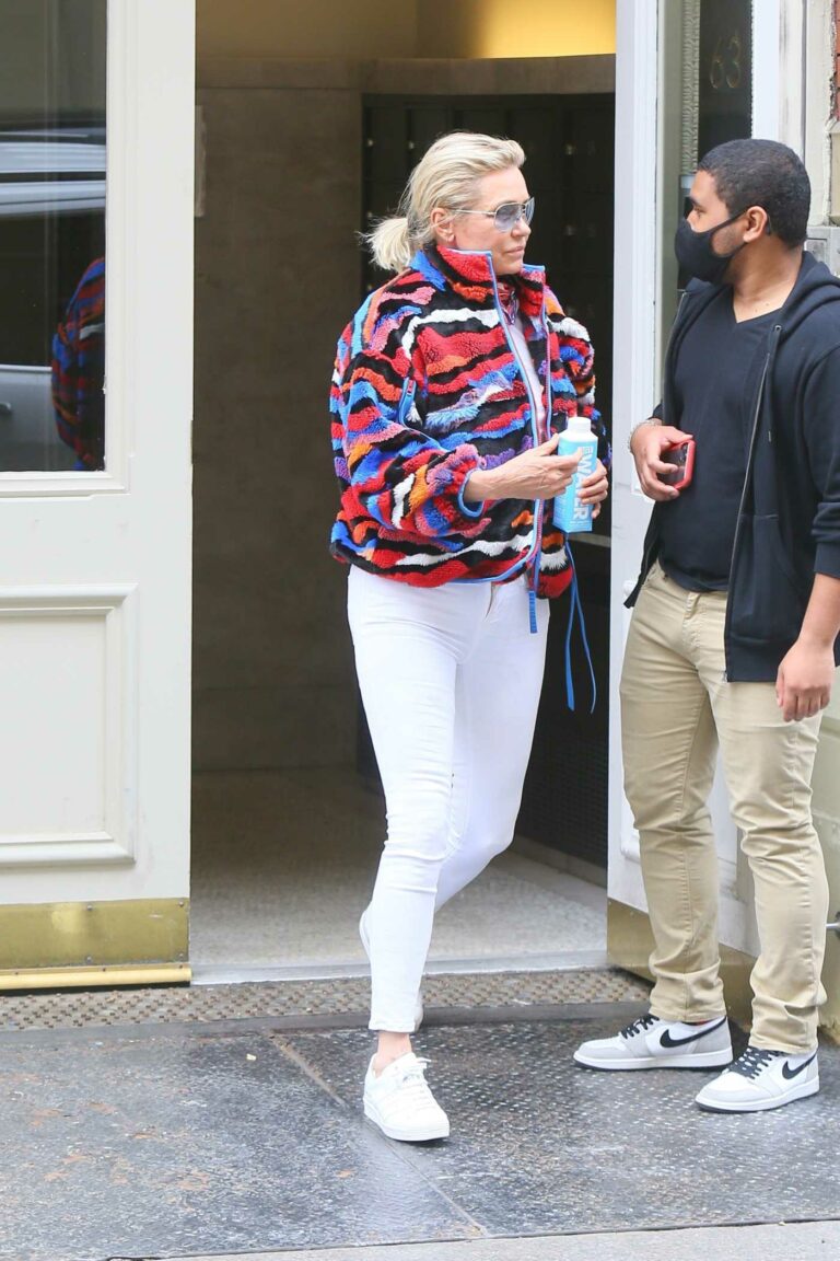 Yolanda Hadid in a White Pants
