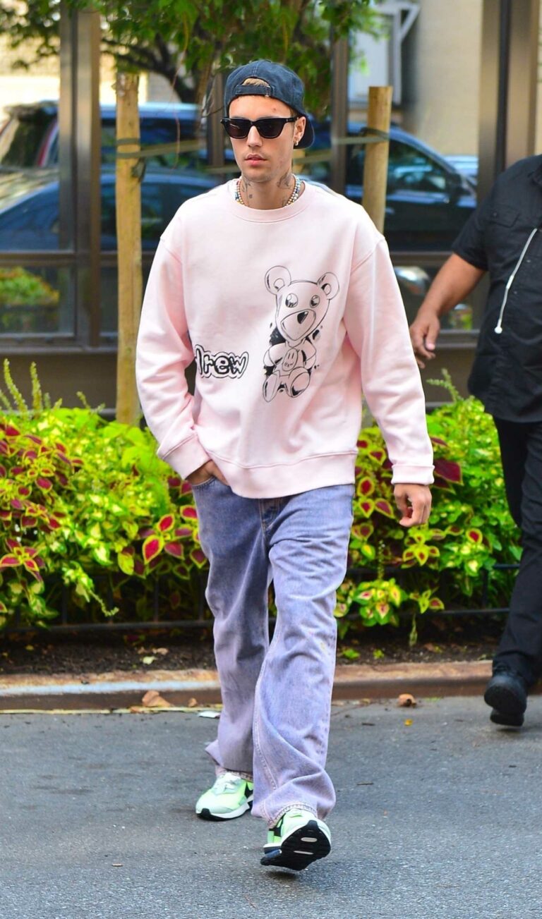 Justin Bieber in a Pink Sweatshirt