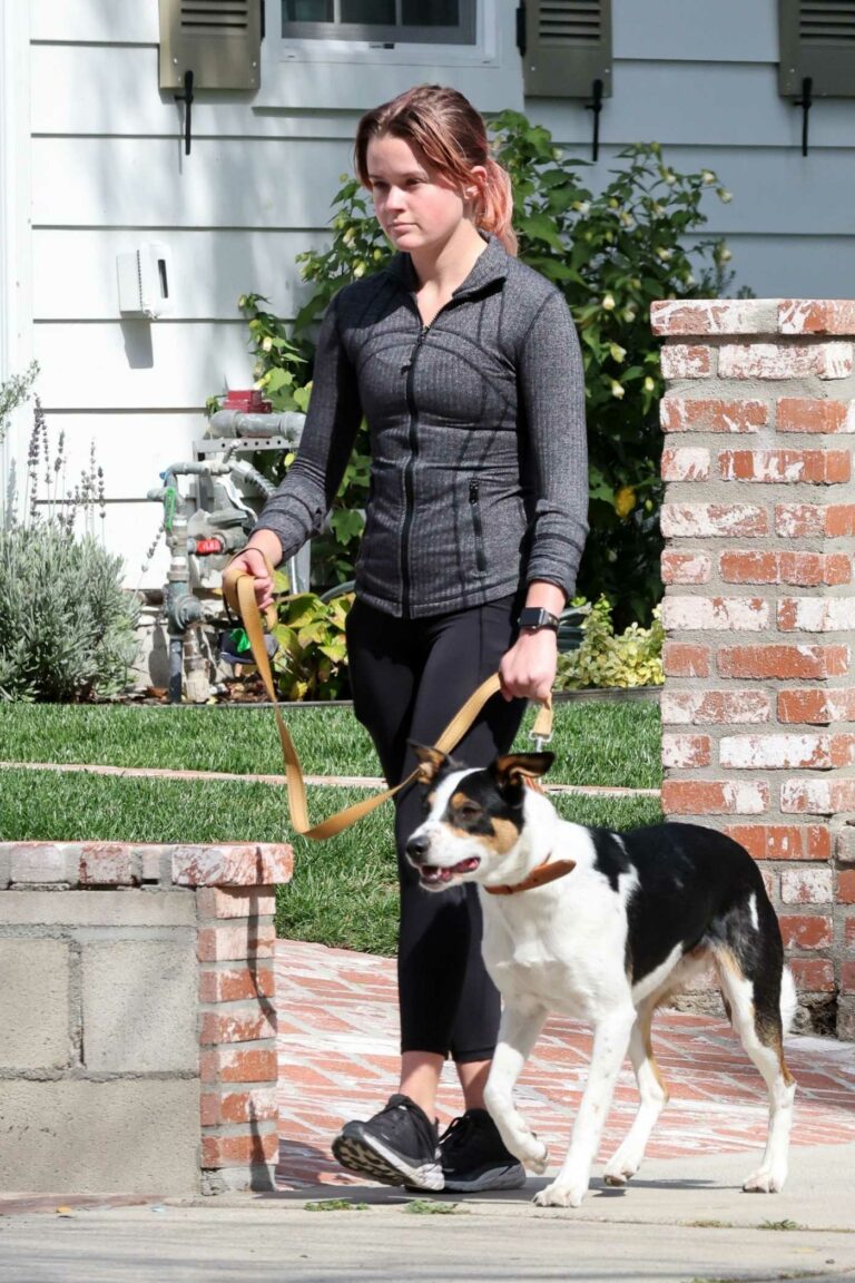 Ava Phillippe in a Black Sneakers