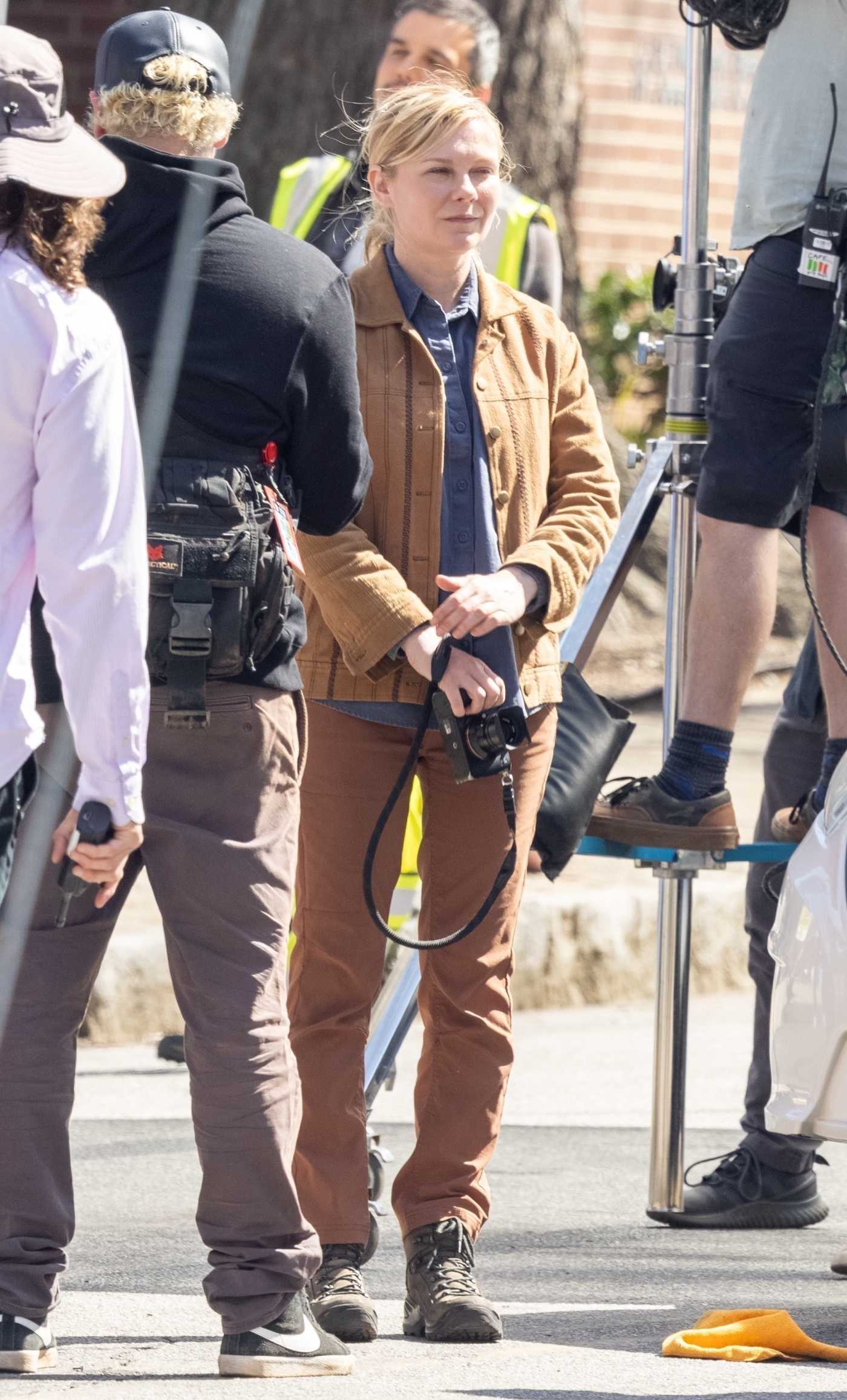Kirsten Dunst in a Caramel Coloured Jacket on the Set of Her New Movie Civil War in Atlanta 03/21/2022