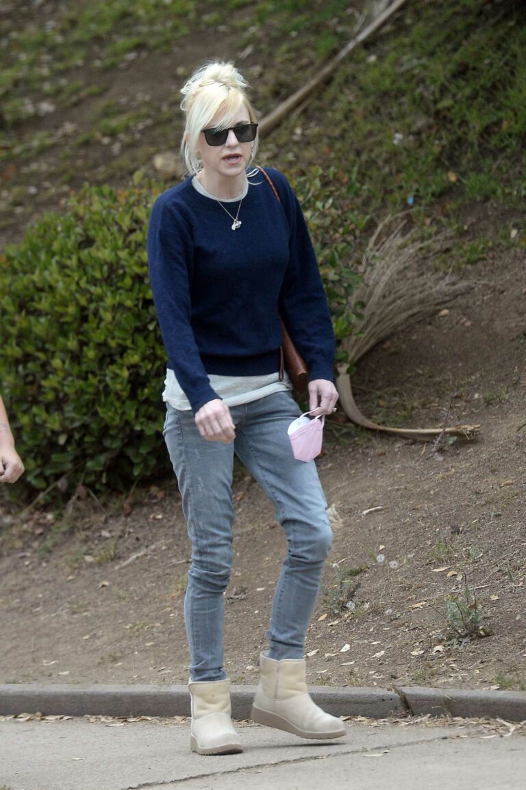 Anna Faris in a Blue Sweater