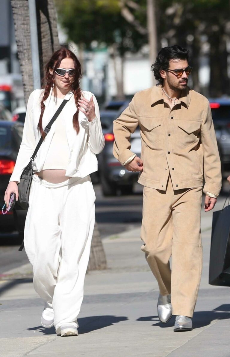 Sophie Turner in a White Sweatpants