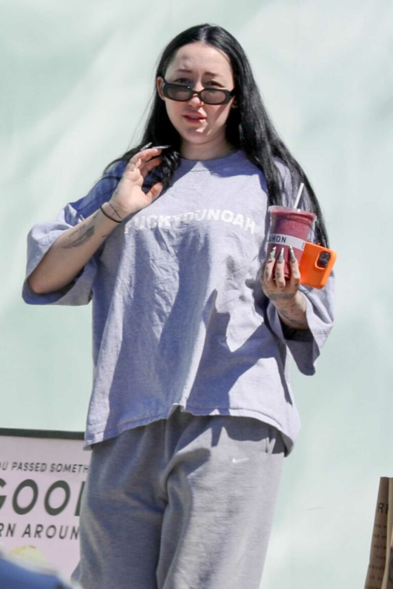 Noah Cyrus in a Grey Tee