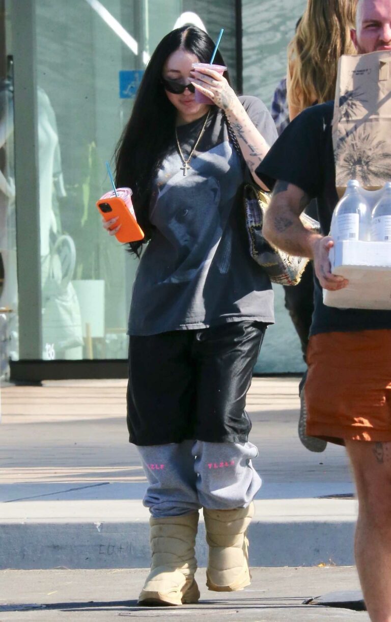 Noah Cyrus in a Garth Brooks Vintage Tee