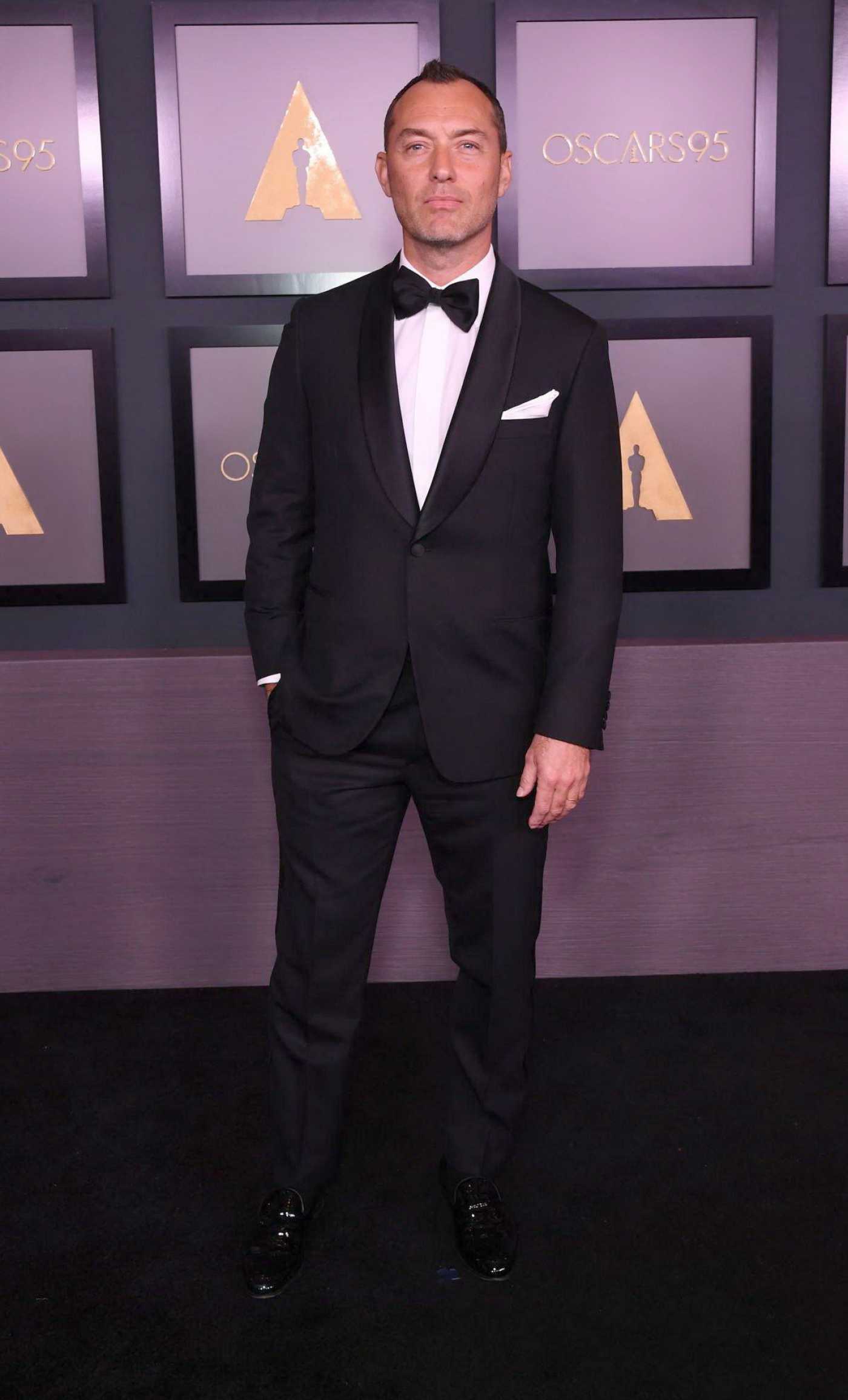 Jude Law Attends the Academy of Motion Picture Arts and Sciences 13th Governors Awards in Los Angeles 11/19/2022