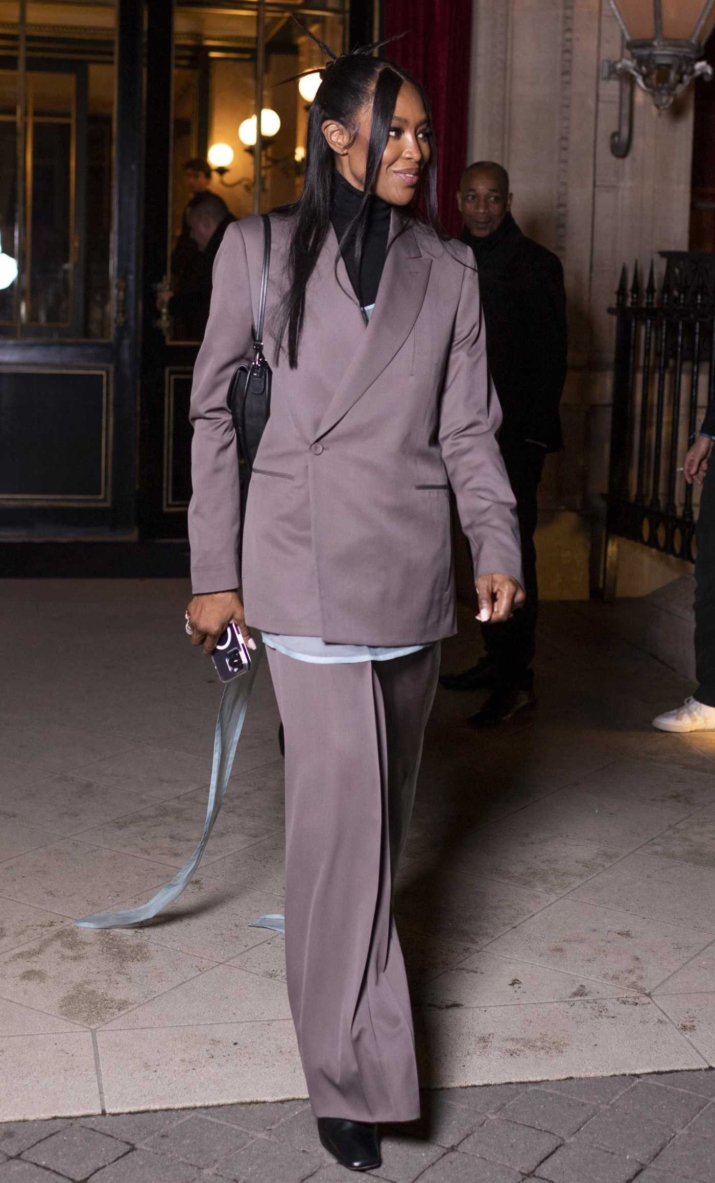 Naomi Campbell Leaves Her Hotel in Paris 01/21/2023