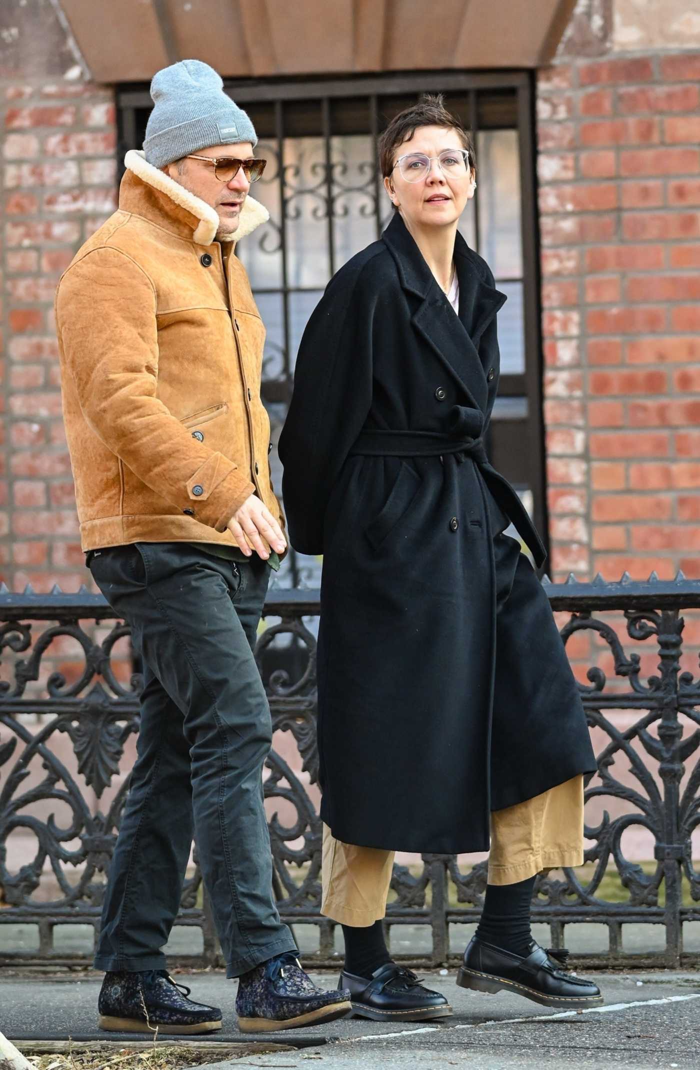 Maggie Gyllenhaal in a Black Coat Was Seen Out with Peter Sarsgaard in Manhattan in NYC 02/06/2023