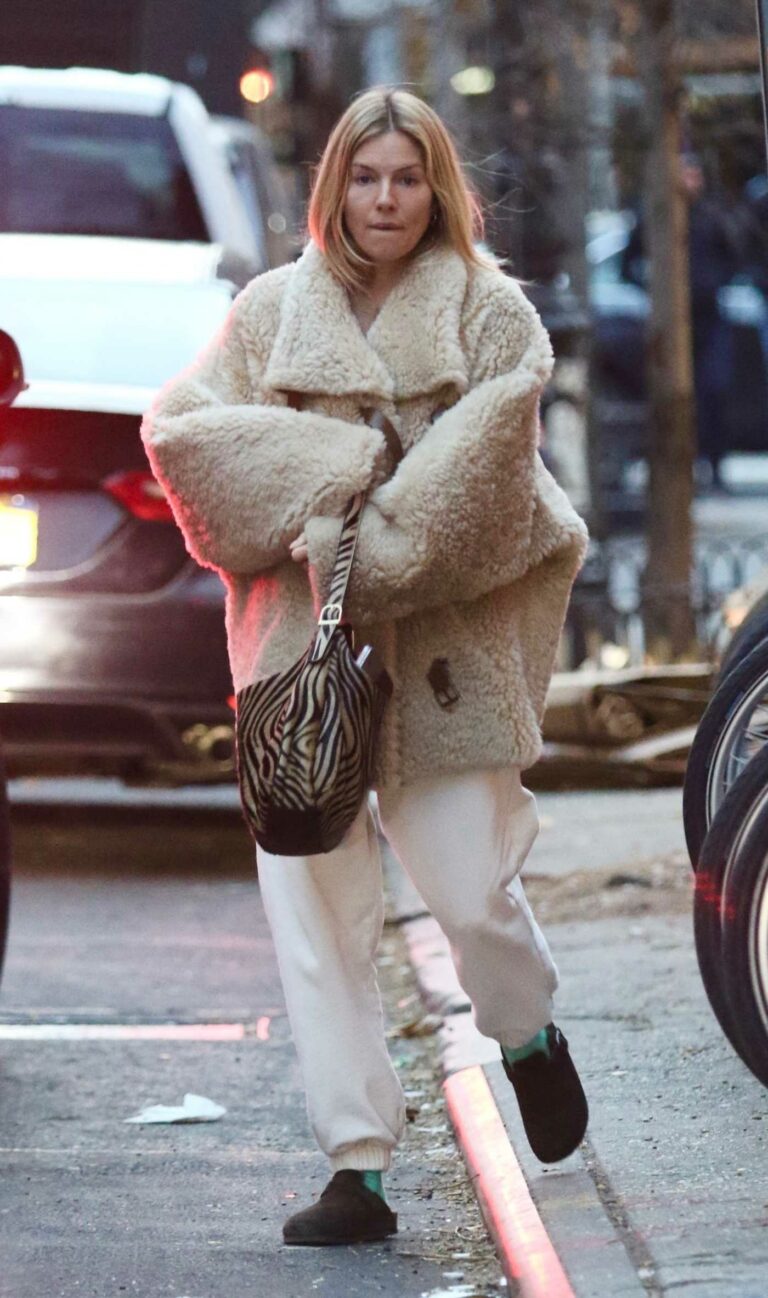 Sienna Miller in a White Sweatpants