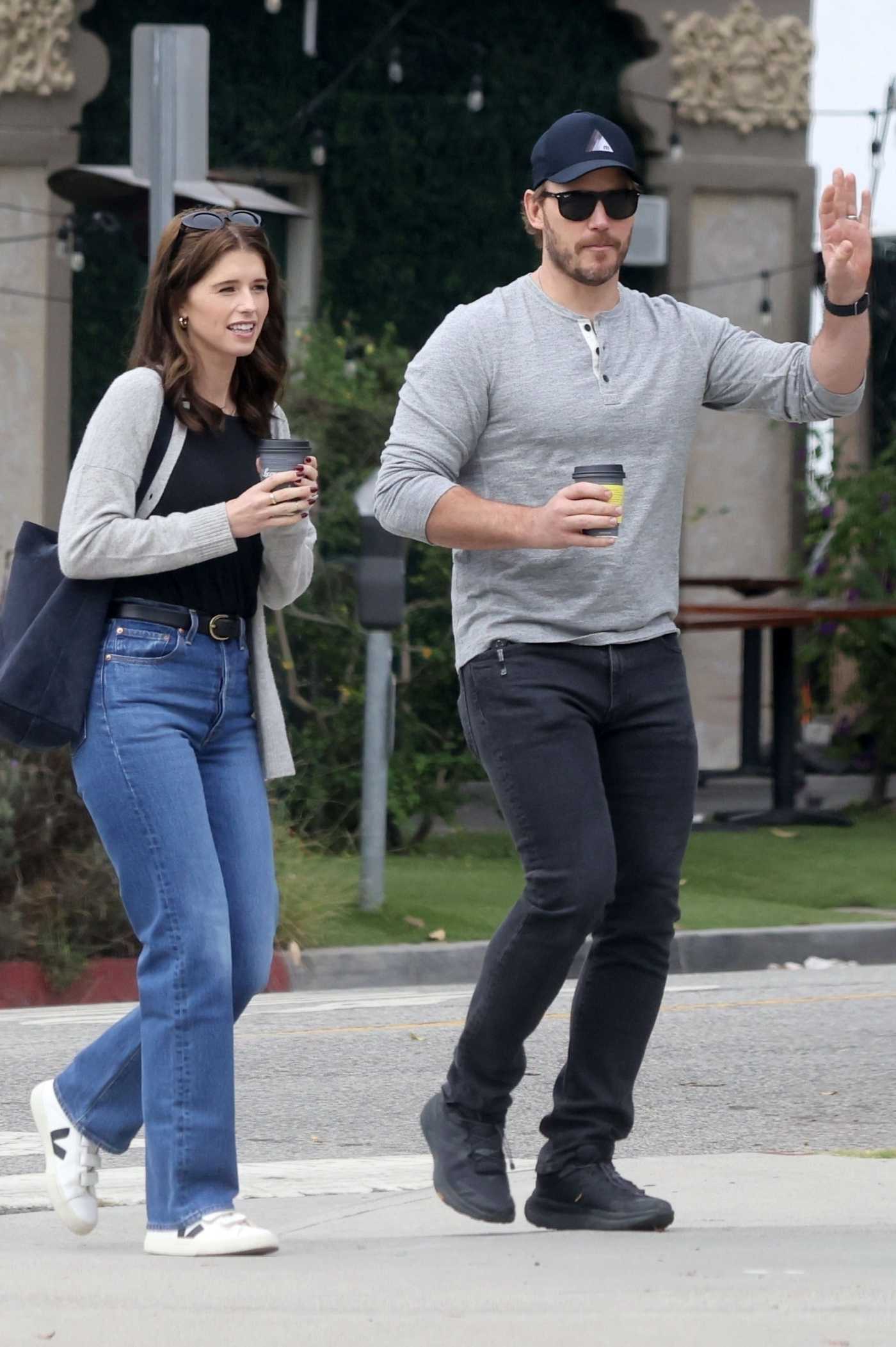 Katherine Schwarzenegger in a Grey Cardigan Enjoys a Coffee Date with Chris Pratt in Los Angeles 10/19/2023