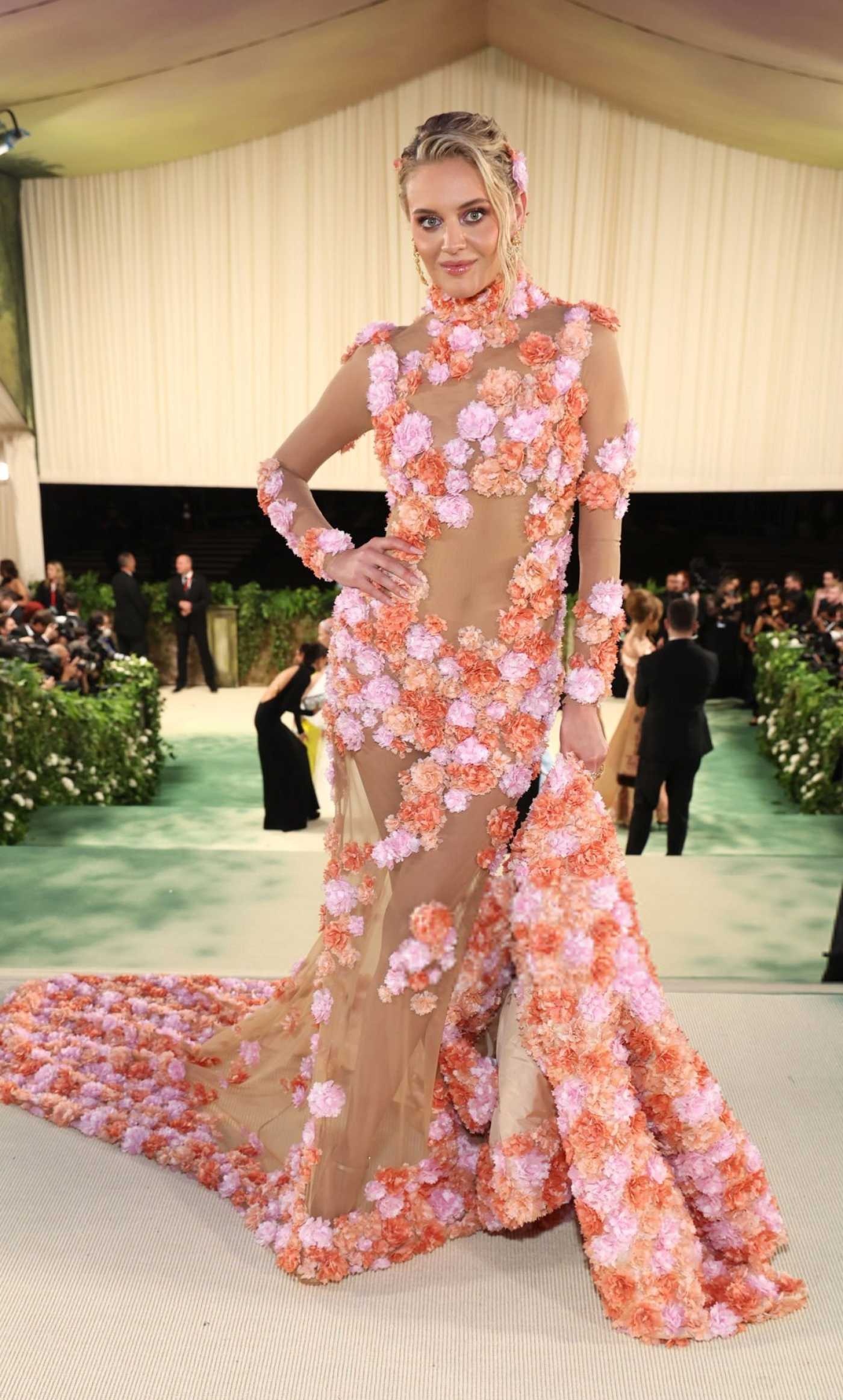Kelsea Ballerini Attends 2024 Met Gala Celebrating Sleeping Beauties: Reawakening Fashion in New York 05/06/2024