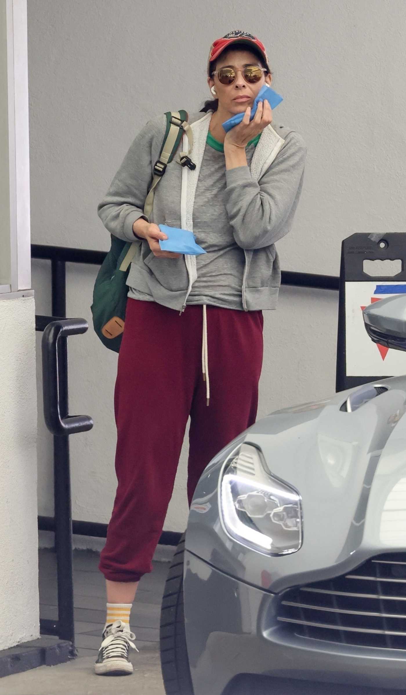 Sarah Silverman in a Grey Tee Steps Out with Ice Packs After Surgical Visit in Beverly Hills 05/09/2025