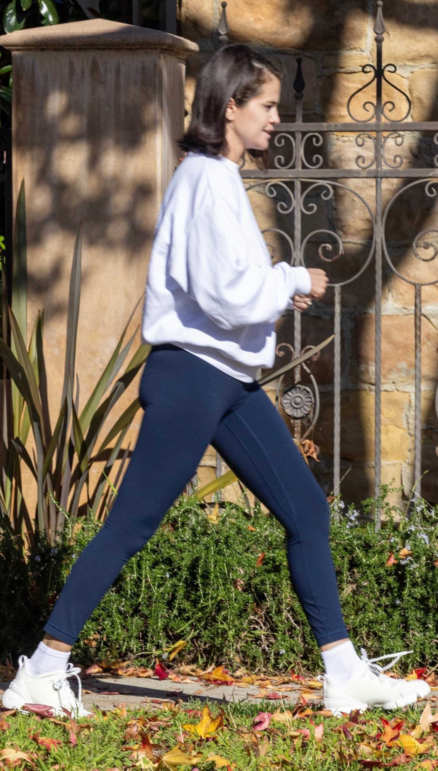 Selena Gomez in a White Sweatshirt Was Seen Out with Benny Blanco in Beverly Hills 12/01/2025