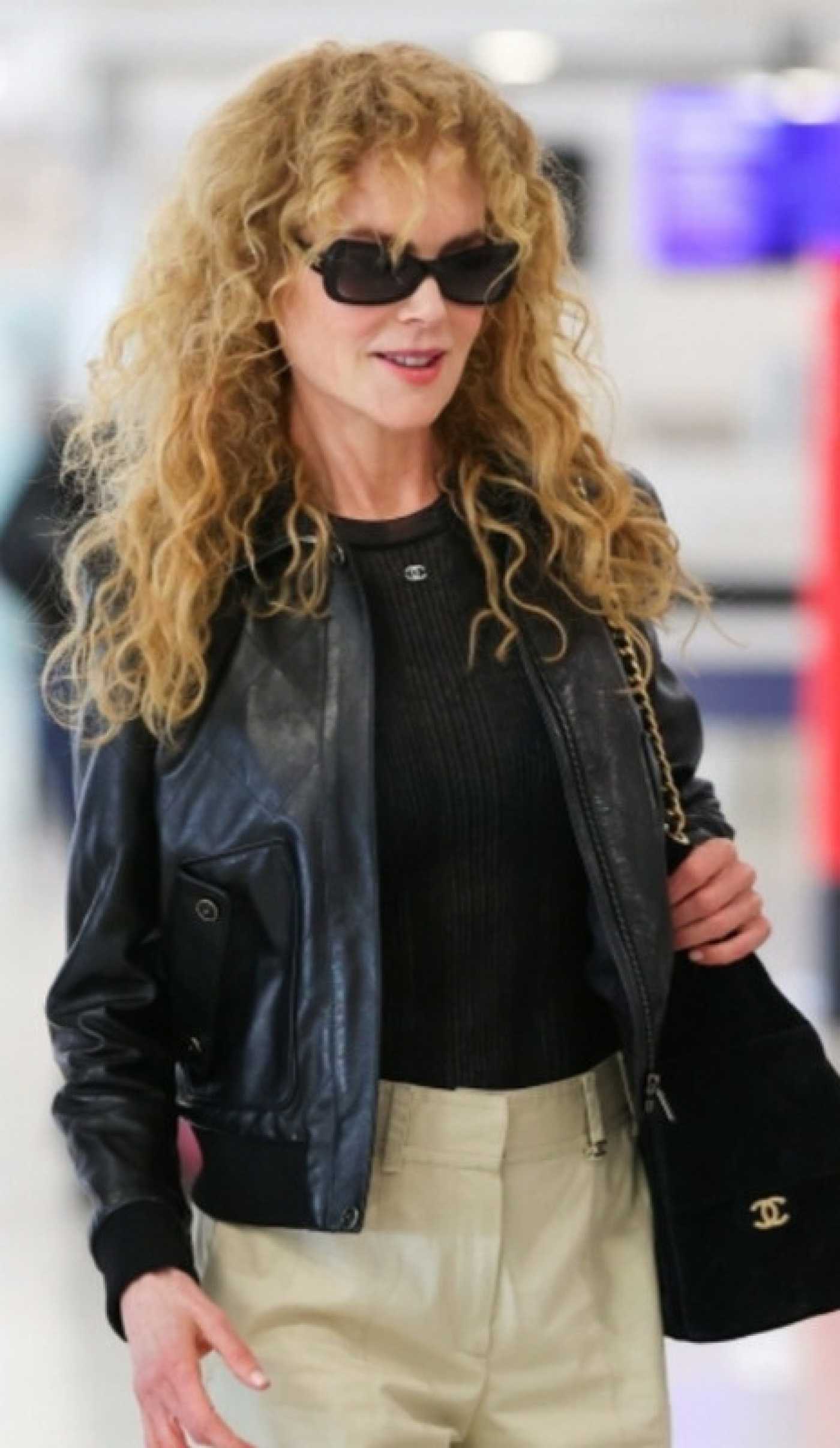 Nicole Kidman in a Black Leather Jacket Catches a Flight with Her Daughter in Syndey 01/04/2026