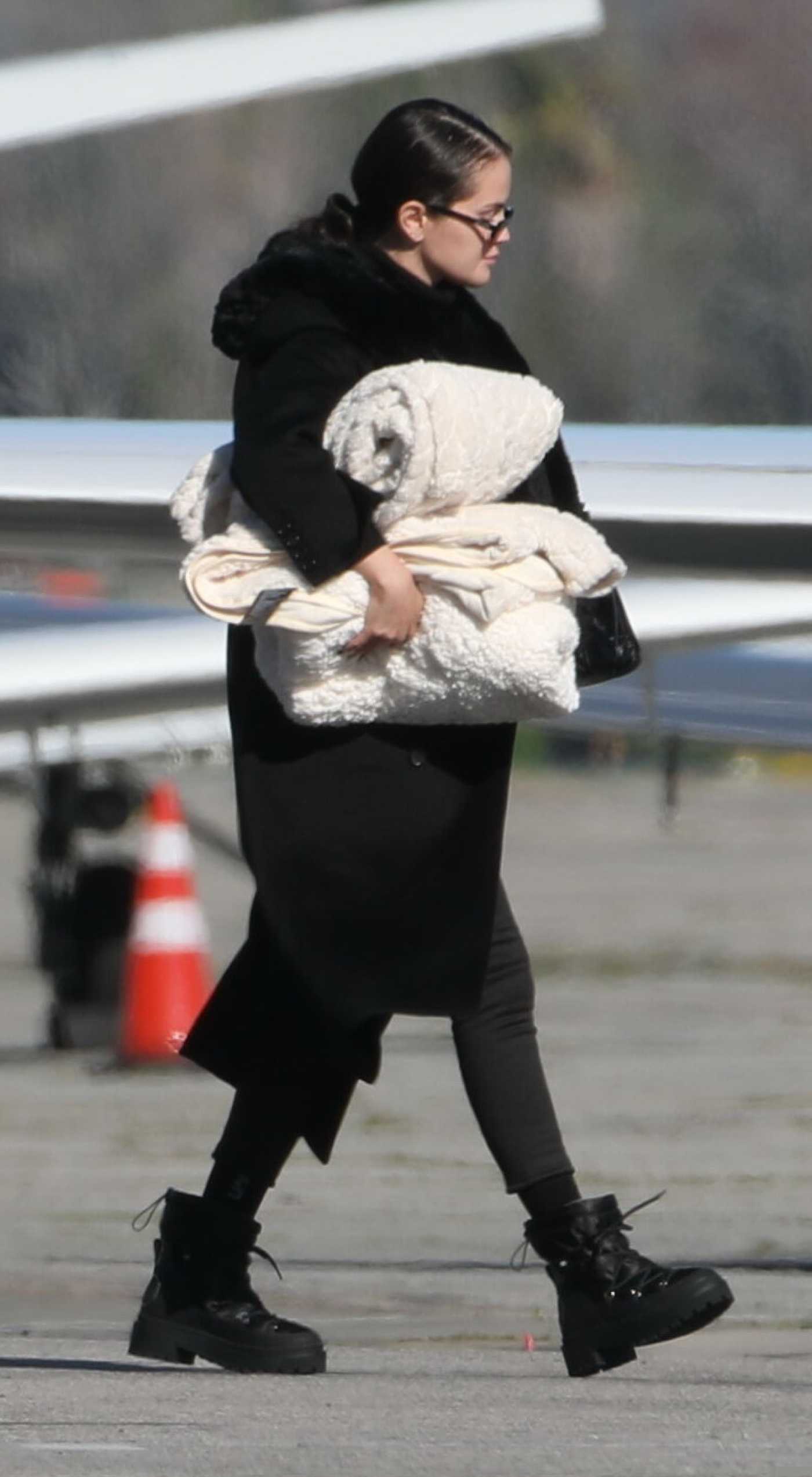 Selena Gomez in a Black Coat Was Seen at the Airport in Van Nuys 12/29/2025
