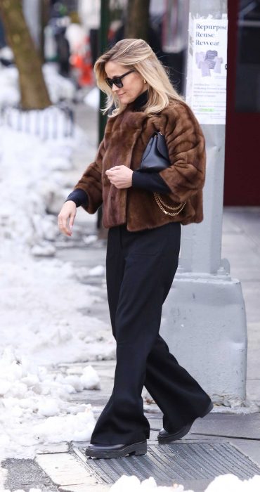 Reese Witherspoon in a Brown Fur Jacket
