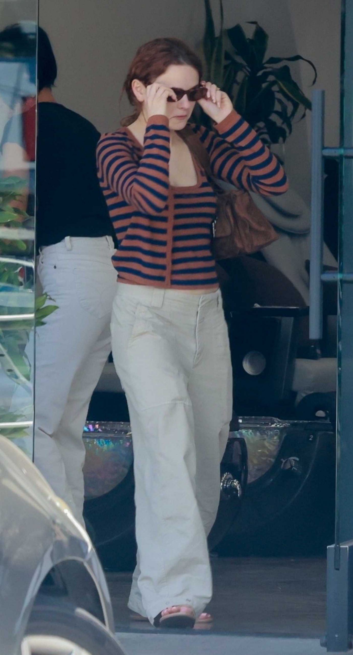 Joey King in a Beige Pants Visits a Nail Salon in Los Angeles 05/29/2026