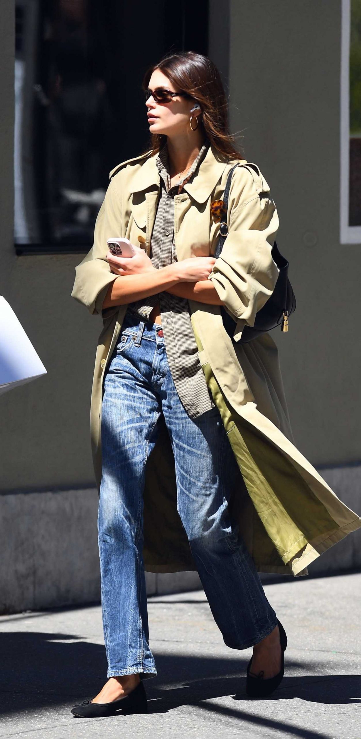 Kaia Gerber in a Beige Trench Coat Was Seen Out in New York City 05/07/2026