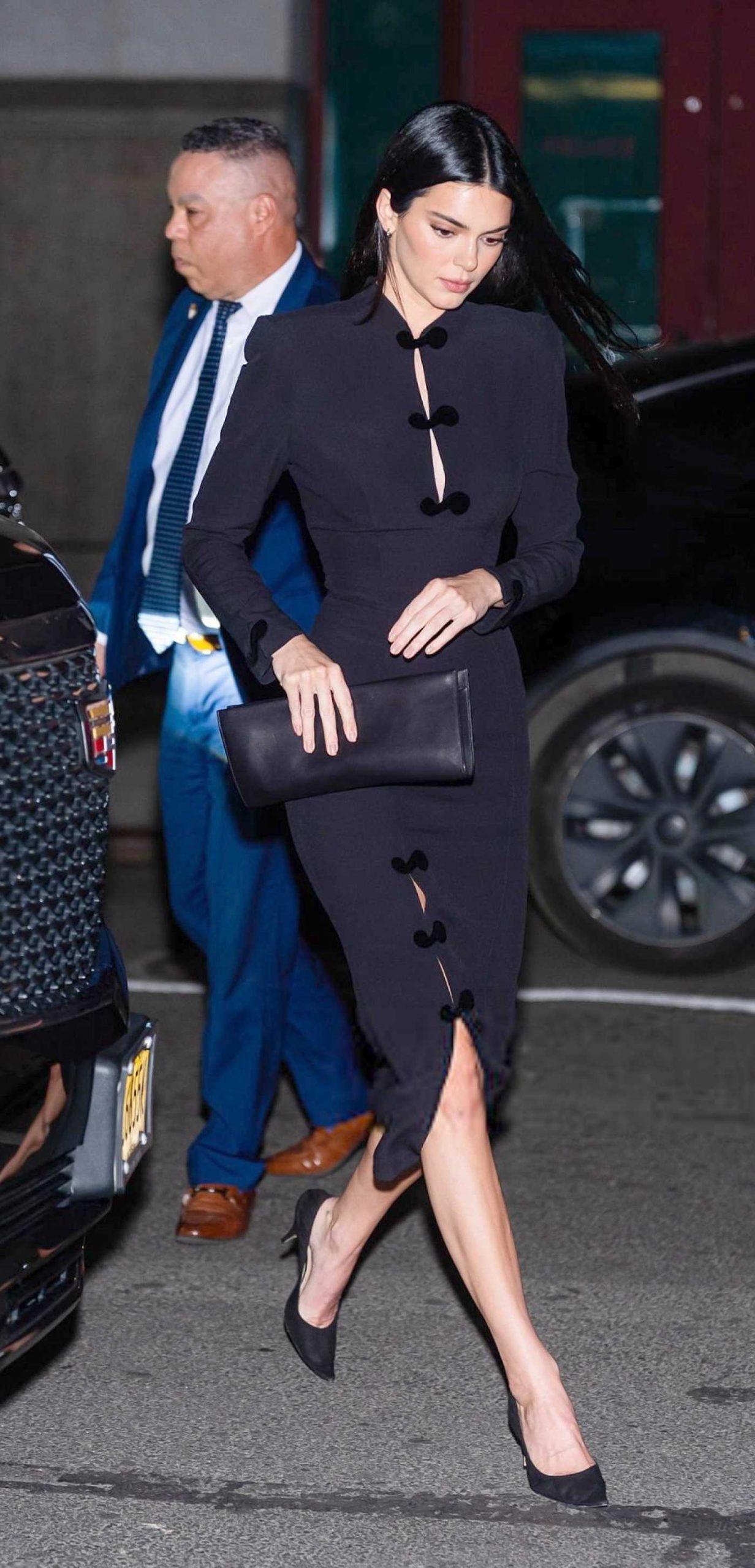 Kendall Jenner in a Black Dress Arrives at Jeff Bezo's Met Gala Pre-Party in New York City 05/02/2026