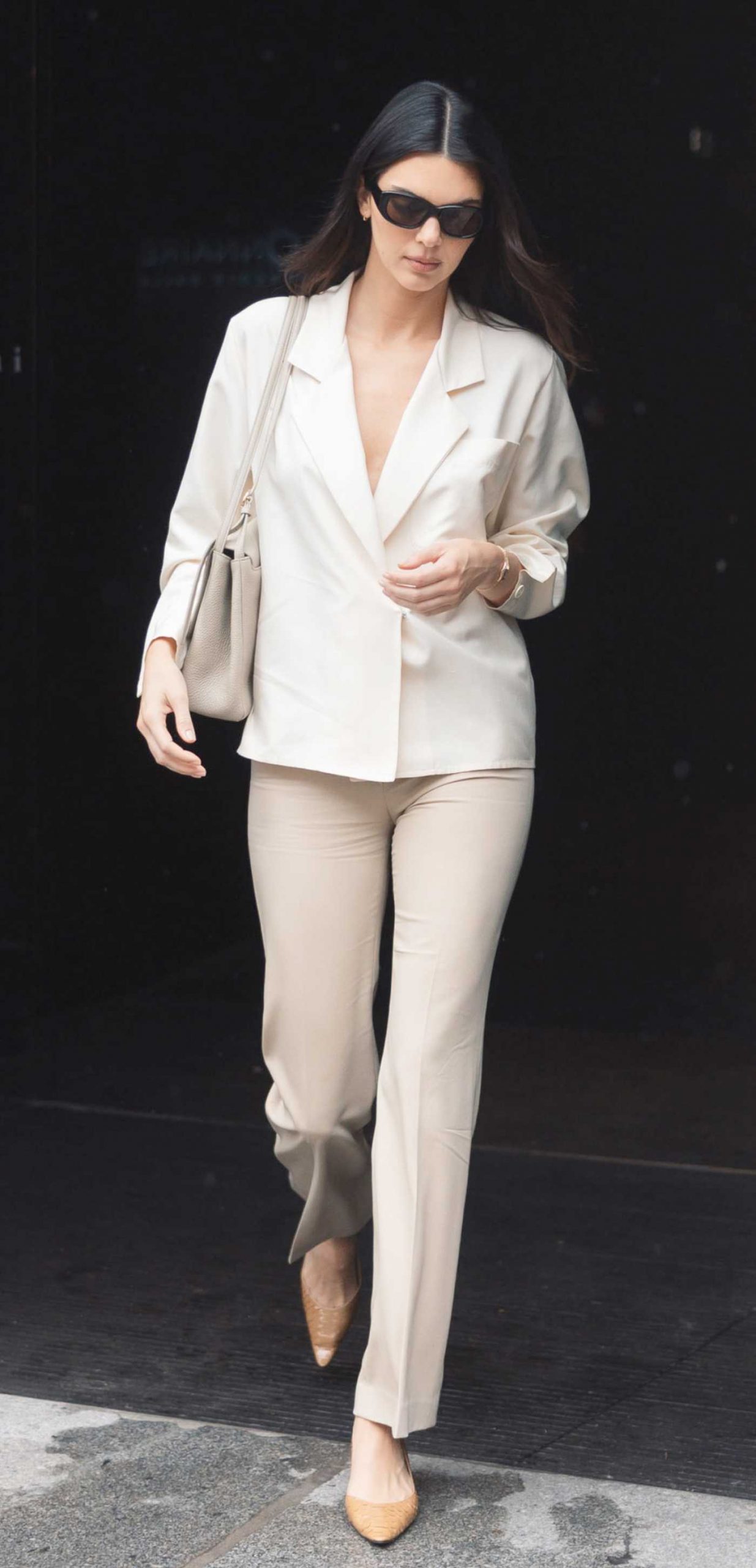 Kendall Jenner in a White Blazer Leaves the L’Oréal Paris Pop-Up During 2026 Paris Fashion Week in Paris 09/28/2026