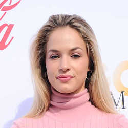 Alexis Knapp