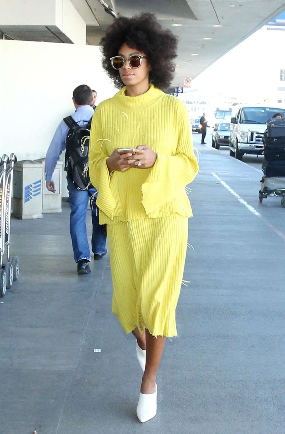 Solange Knowles Arrives at Los Angeles International Airport-1